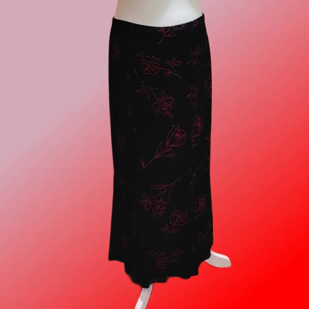 Women's Black Maxi Skirt Red Floral Pattern - Picture 7 of 7
